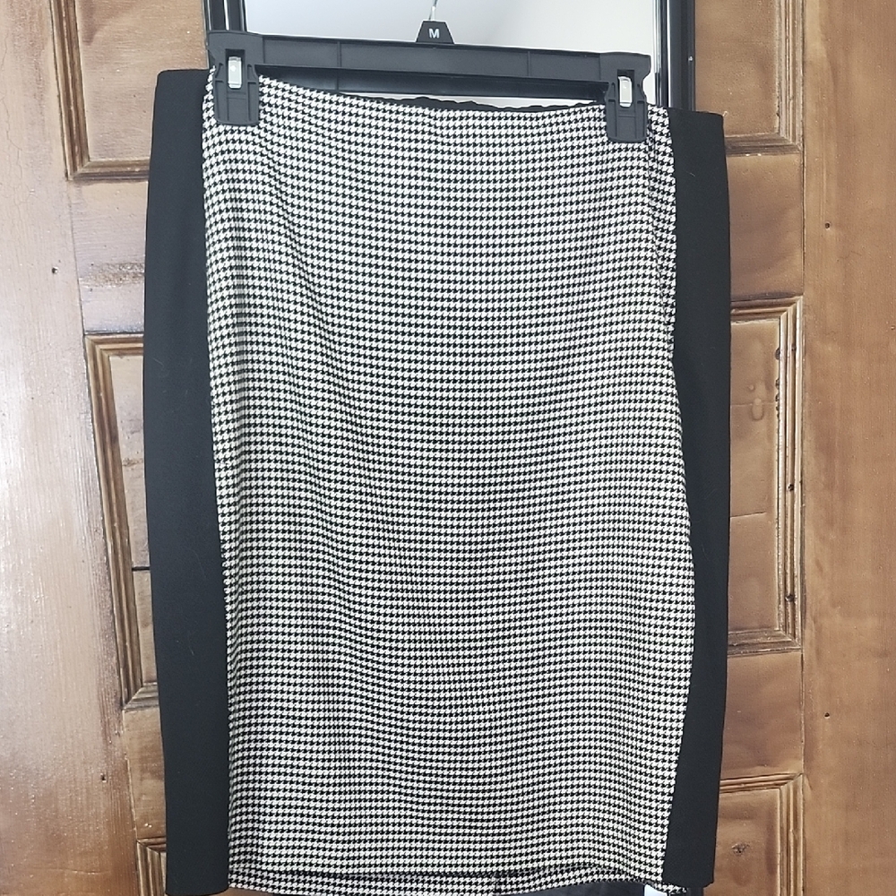 White House Black Market Houndstooth Pencil Skirt